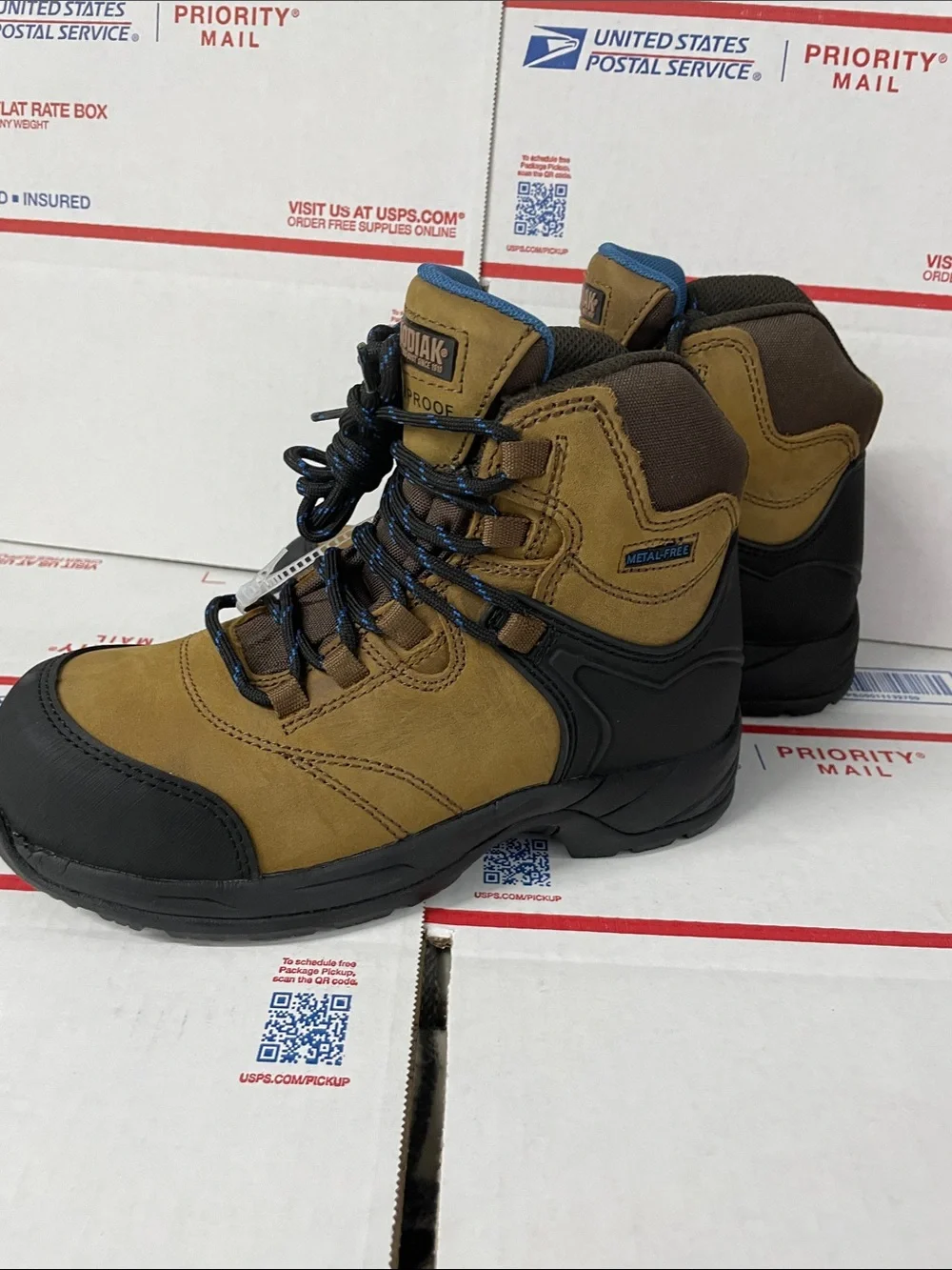 Kodiak Tan and Black Waterproof Women’s Work Boots, size 8M